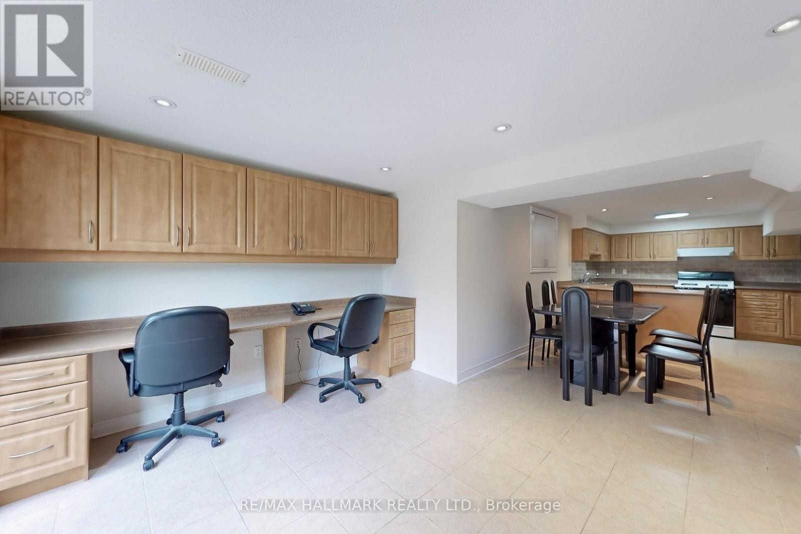 












2 BUTTERFIELD DRIVE

,
Toronto (Parkwoods-Donalda),




Ontario
M3A2L8

