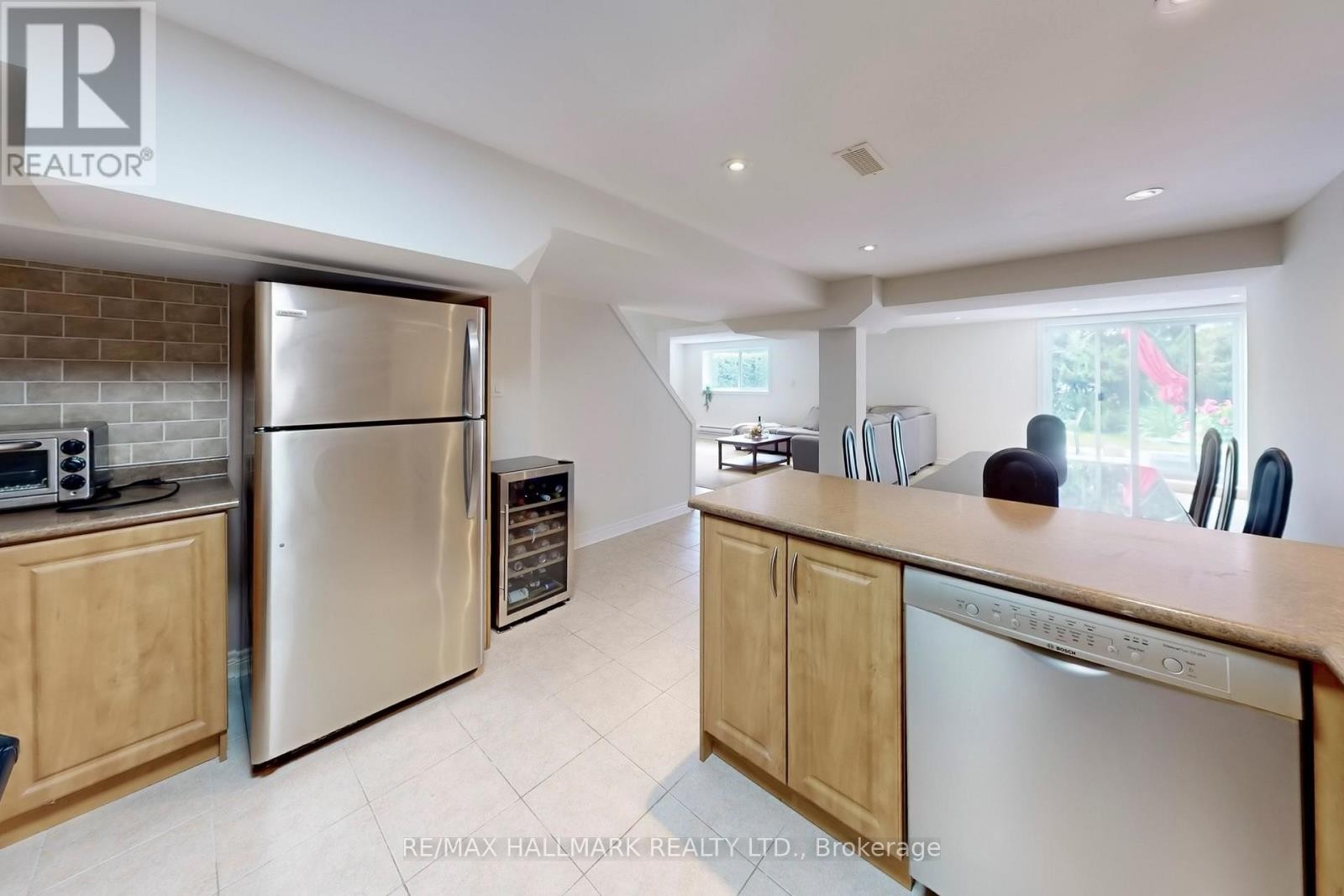 












2 BUTTERFIELD DRIVE

,
Toronto (Parkwoods-Donalda),




Ontario
M3A2L8

