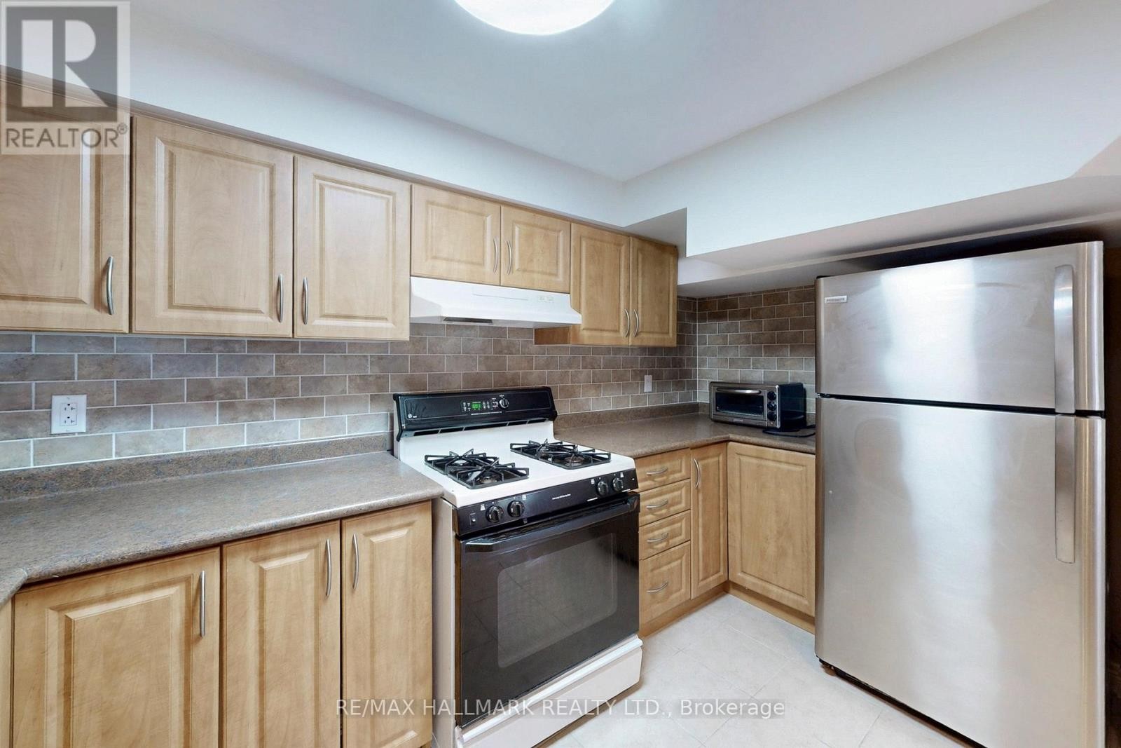 












2 BUTTERFIELD DRIVE

,
Toronto (Parkwoods-Donalda),




Ontario
M3A2L8

