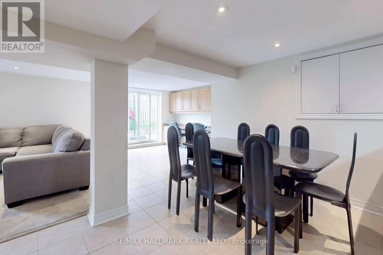 












2 BUTTERFIELD DRIVE

,
Toronto (Parkwoods-Donalda),




Ontario
M3A2L8

