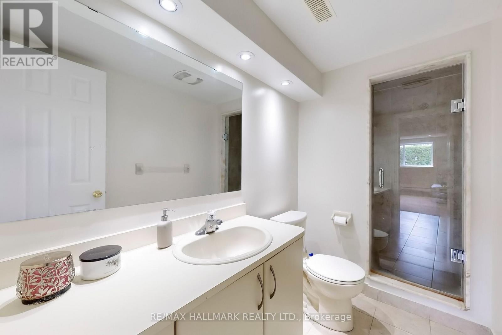 












2 BUTTERFIELD DRIVE

,
Toronto (Parkwoods-Donalda),




Ontario
M3A2L8

