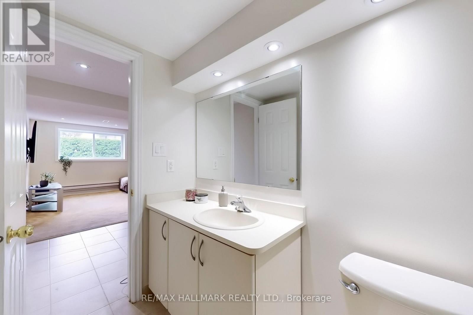 












2 BUTTERFIELD DRIVE

,
Toronto (Parkwoods-Donalda),




Ontario
M3A2L8

