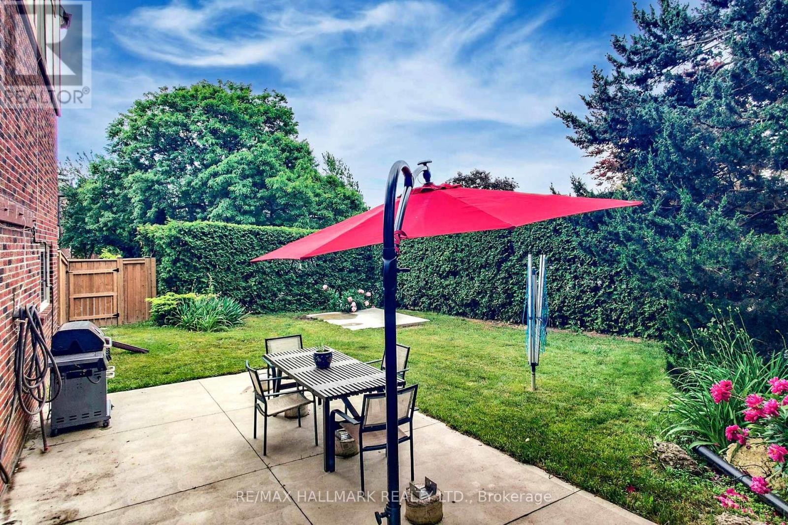 












2 BUTTERFIELD DRIVE

,
Toronto (Parkwoods-Donalda),




Ontario
M3A2L8

