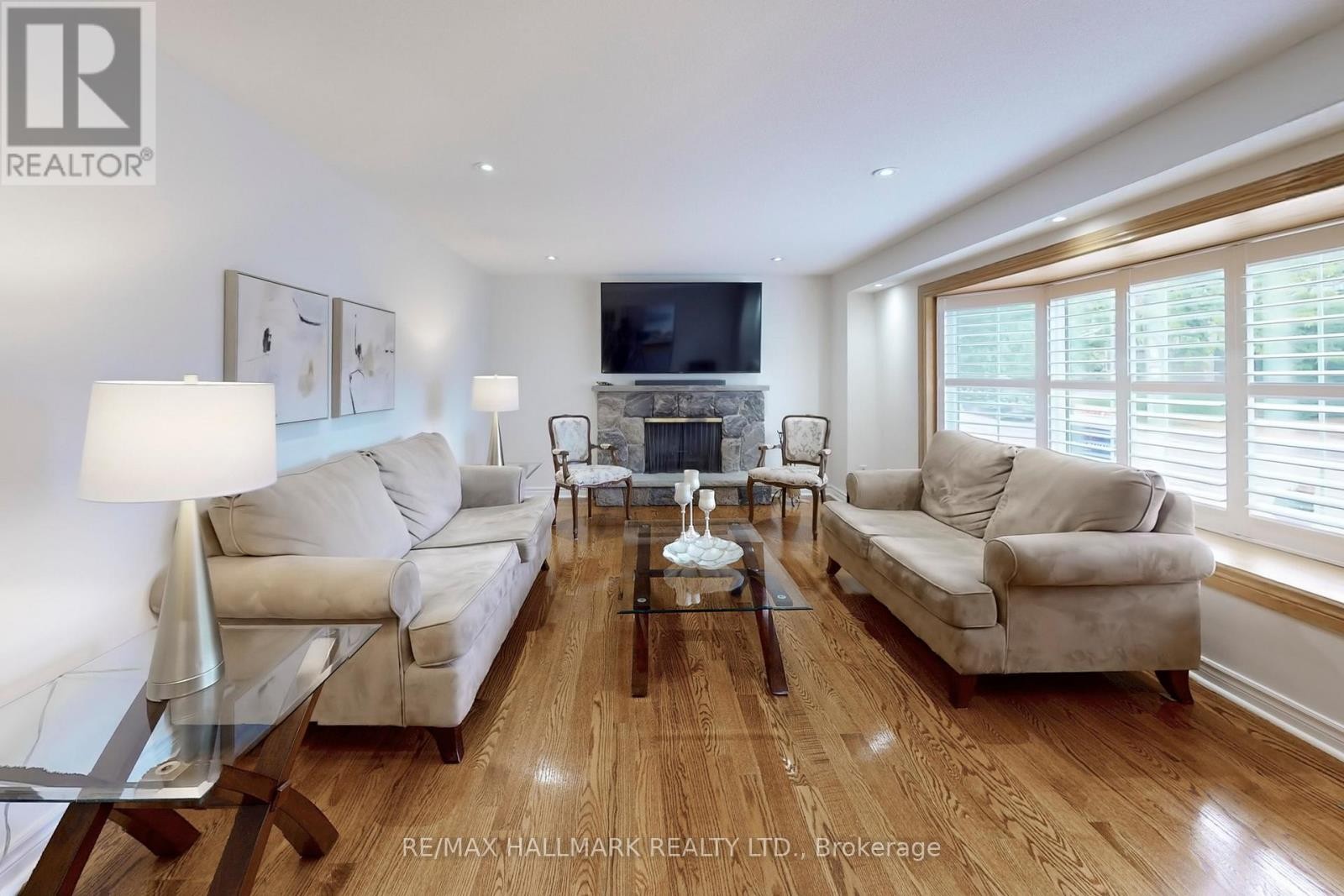 












2 BUTTERFIELD DRIVE

,
Toronto (Parkwoods-Donalda),




Ontario
M3A2L8

