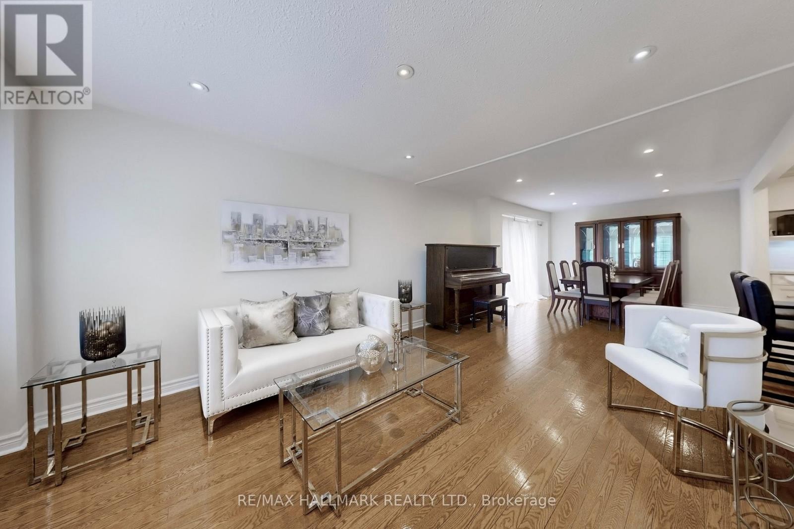 












2 BUTTERFIELD DRIVE

,
Toronto (Parkwoods-Donalda),




Ontario
M3A2L8

