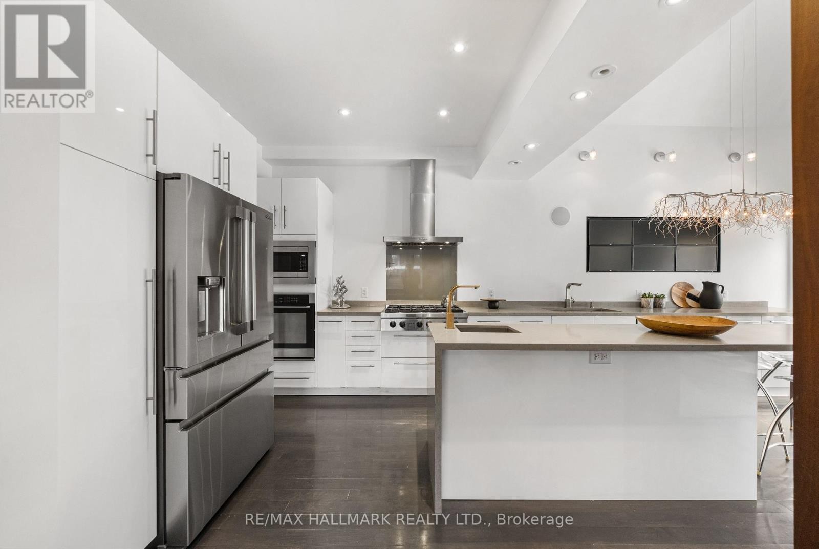 












26 LYTTON BOULEVARD

,
Toronto (Lawrence Park South),




Ontario
M4R1L1

