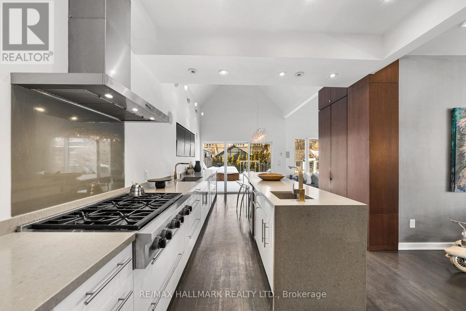 












26 LYTTON BOULEVARD

,
Toronto (Lawrence Park South),




Ontario
M4R1L1

