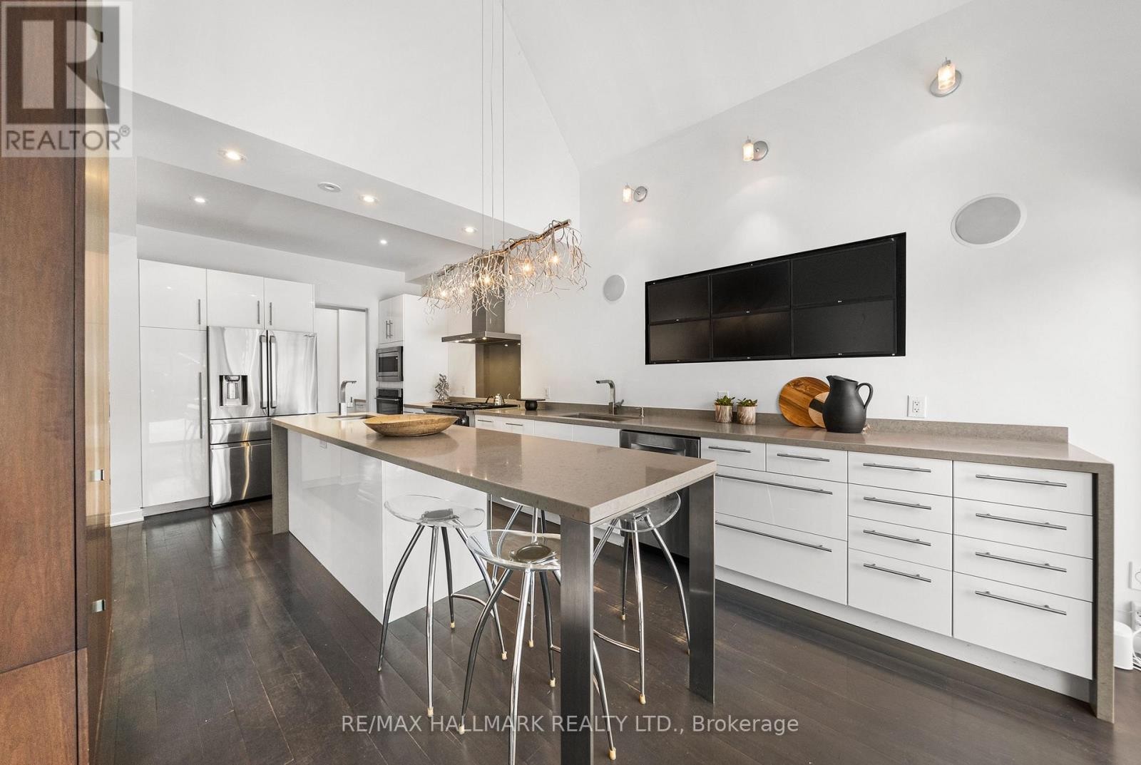 












26 LYTTON BOULEVARD

,
Toronto (Lawrence Park South),




Ontario
M4R1L1

