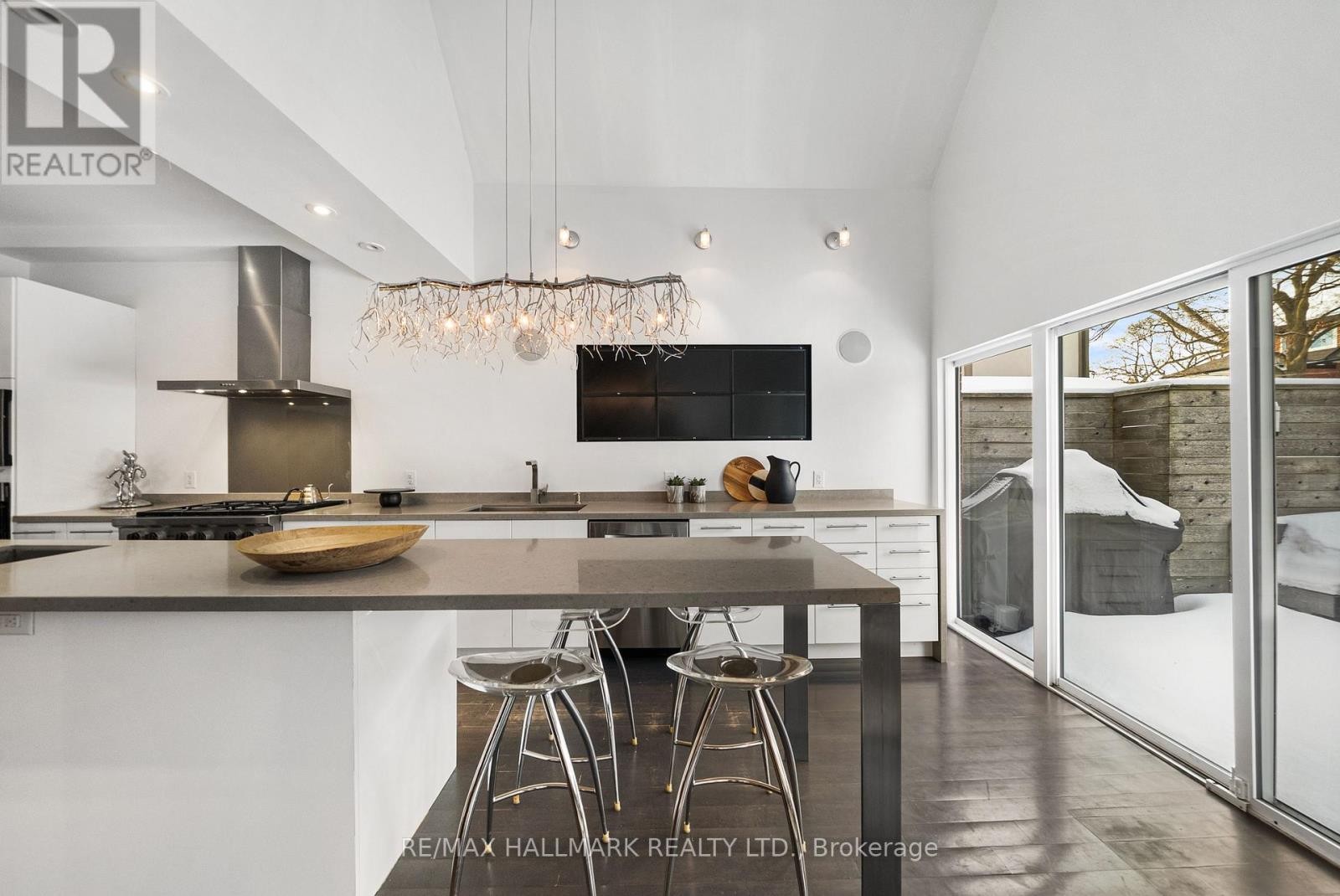 












26 LYTTON BOULEVARD

,
Toronto (Lawrence Park South),




Ontario
M4R1L1

