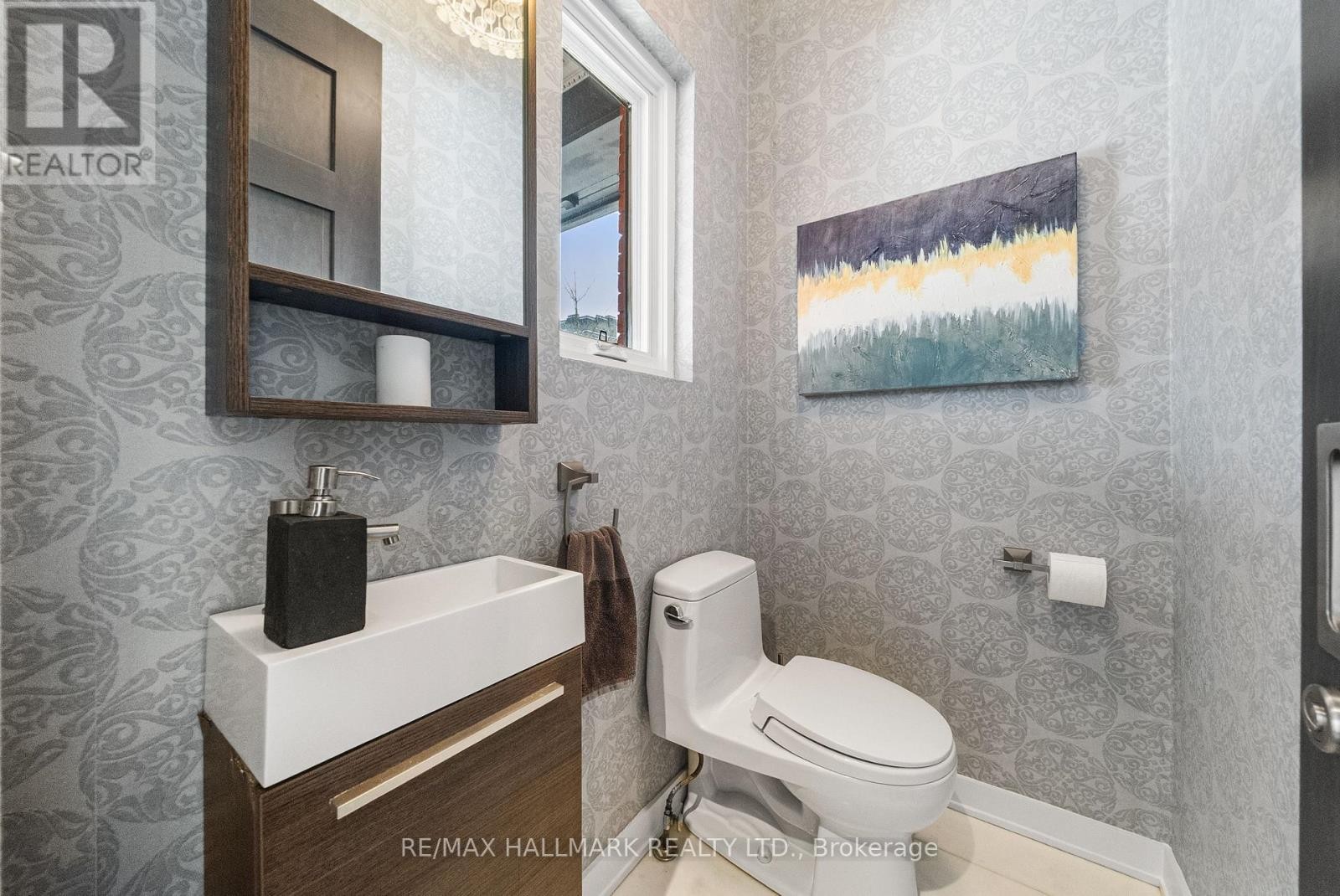 












26 LYTTON BOULEVARD

,
Toronto (Lawrence Park South),




Ontario
M4R1L1


