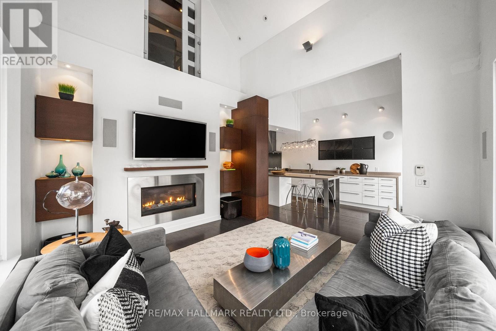 












26 LYTTON BOULEVARD

,
Toronto (Lawrence Park South),




Ontario
M4R1L1

