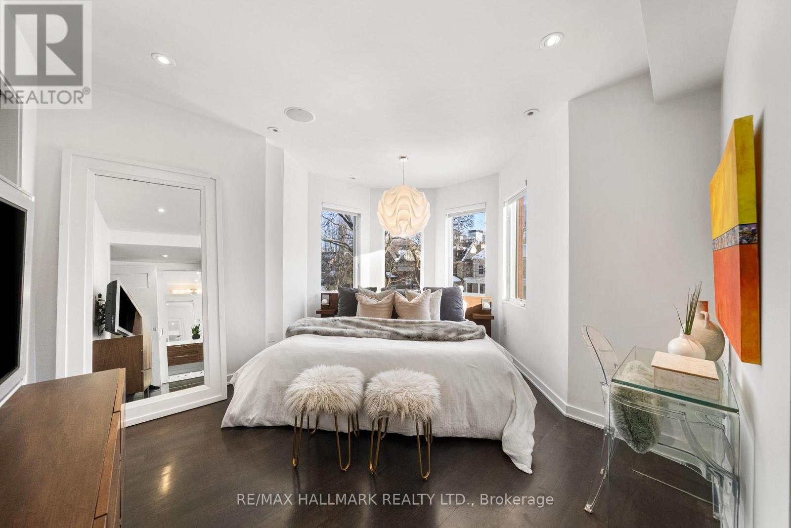 












26 LYTTON BOULEVARD

,
Toronto (Lawrence Park South),




Ontario
M4R1L1

