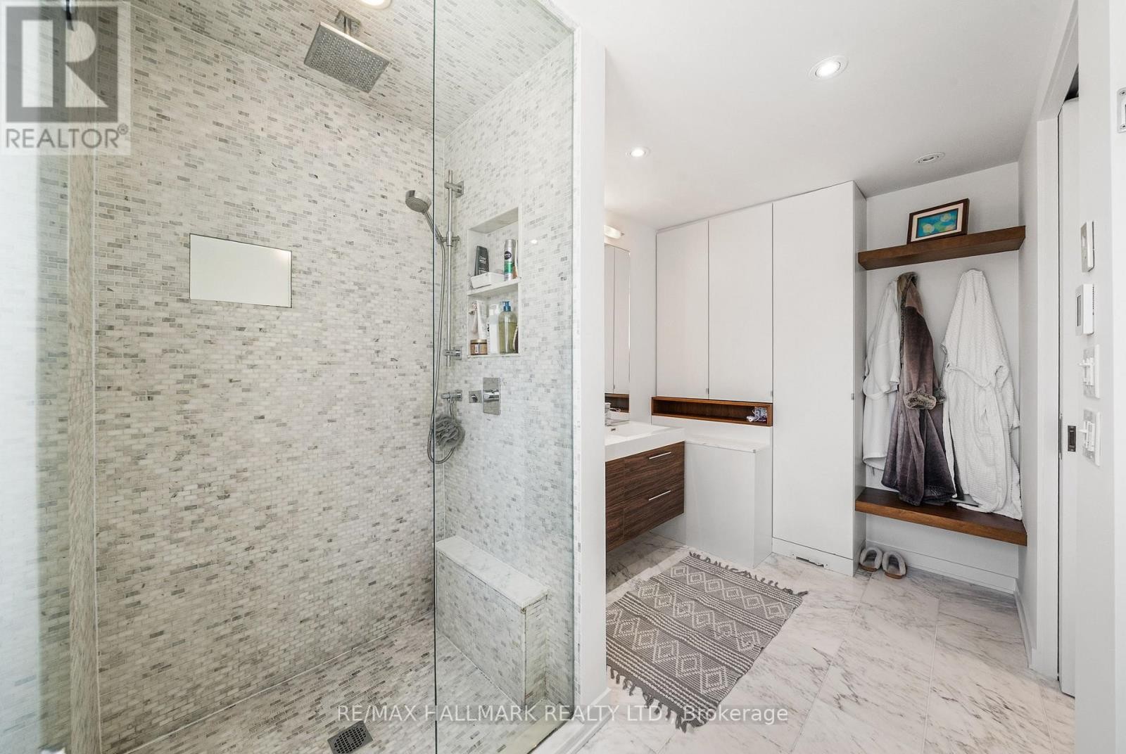 












26 LYTTON BOULEVARD

,
Toronto (Lawrence Park South),




Ontario
M4R1L1


