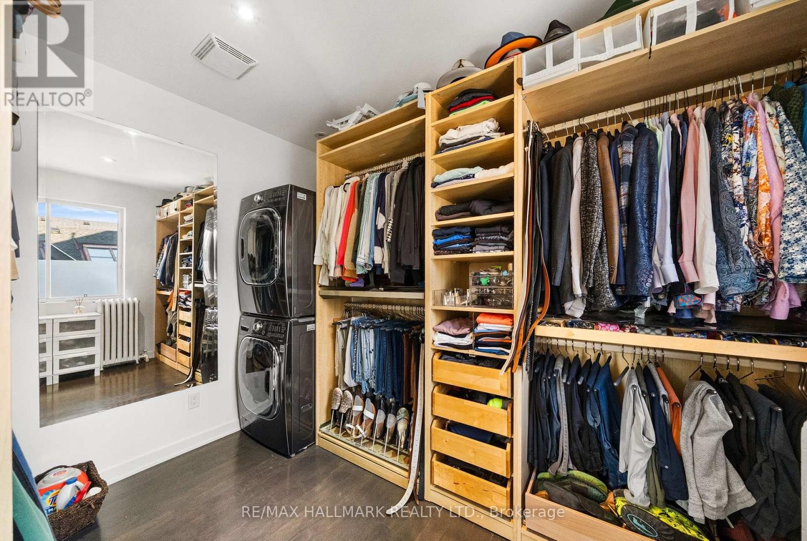 












26 LYTTON BOULEVARD

,
Toronto (Lawrence Park South),




Ontario
M4R1L1

