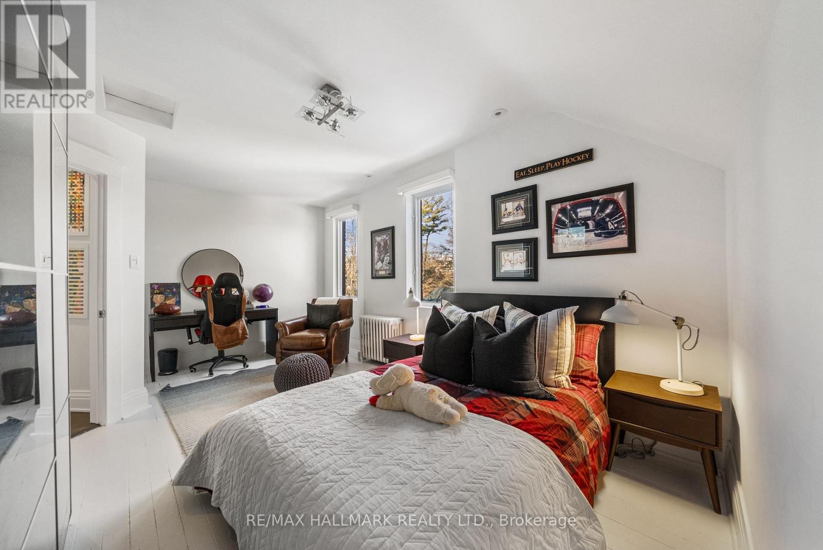 












26 LYTTON BOULEVARD

,
Toronto (Lawrence Park South),




Ontario
M4R1L1

