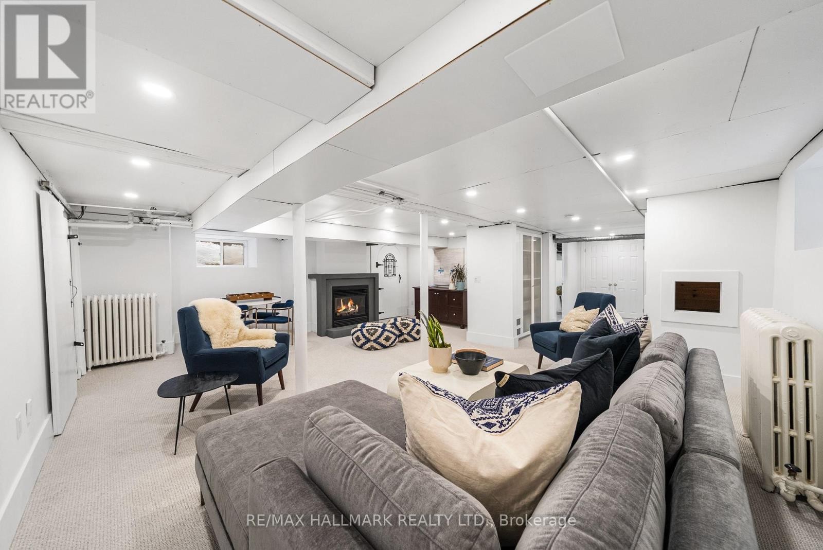 












26 LYTTON BOULEVARD

,
Toronto (Lawrence Park South),




Ontario
M4R1L1

