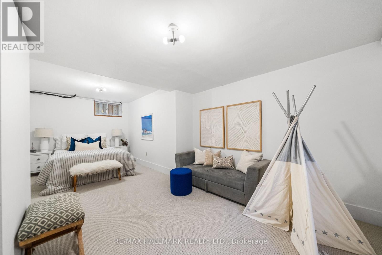 












26 LYTTON BOULEVARD

,
Toronto (Lawrence Park South),




Ontario
M4R1L1

