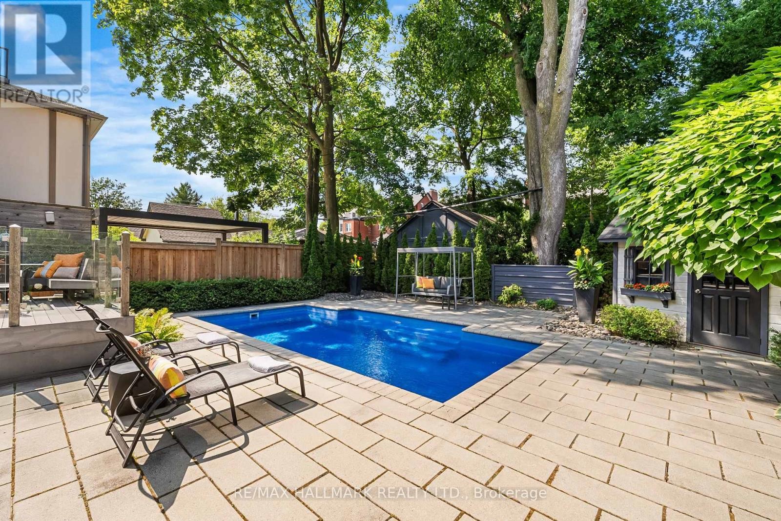 












26 LYTTON BOULEVARD

,
Toronto (Lawrence Park South),




Ontario
M4R1L1


