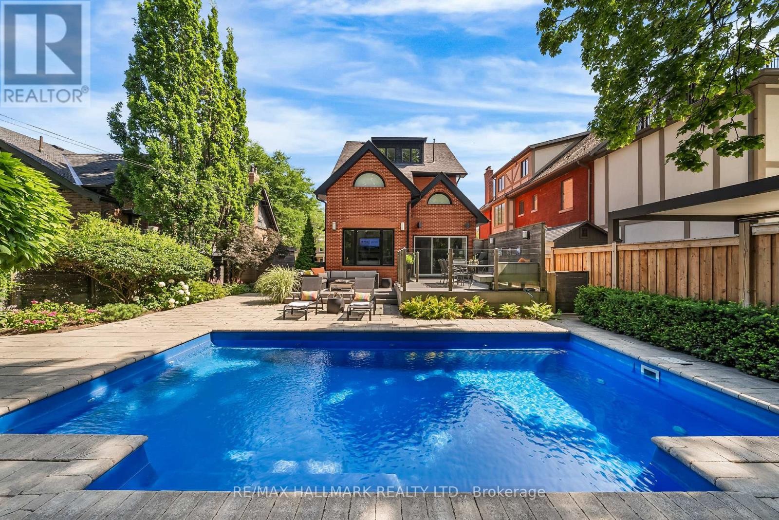 












26 LYTTON BOULEVARD

,
Toronto (Lawrence Park South),




Ontario
M4R1L1

