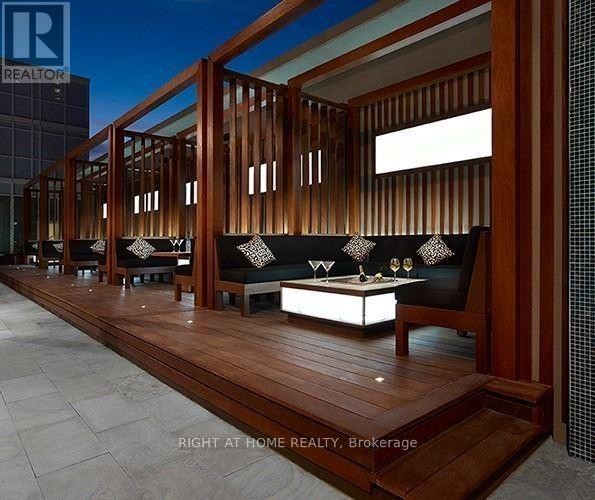 












2512 - 300 FRONT STREET W

,
Toronto (Waterfront Communities),




Ontario
M5V0E9

