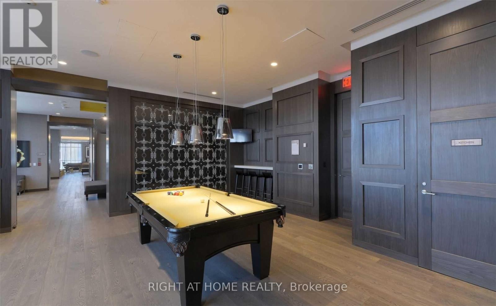 












2512 - 300 FRONT STREET W

,
Toronto (Waterfront Communities),




Ontario
M5V0E9

