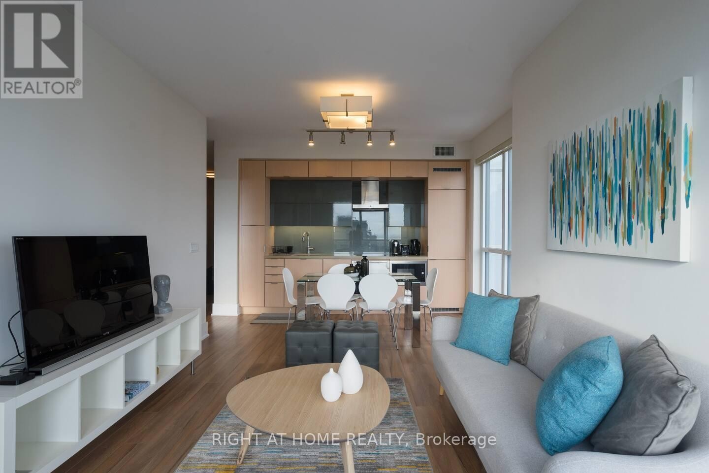 












2512 - 300 FRONT STREET W

,
Toronto (Waterfront Communities),




Ontario
M5V0E9

