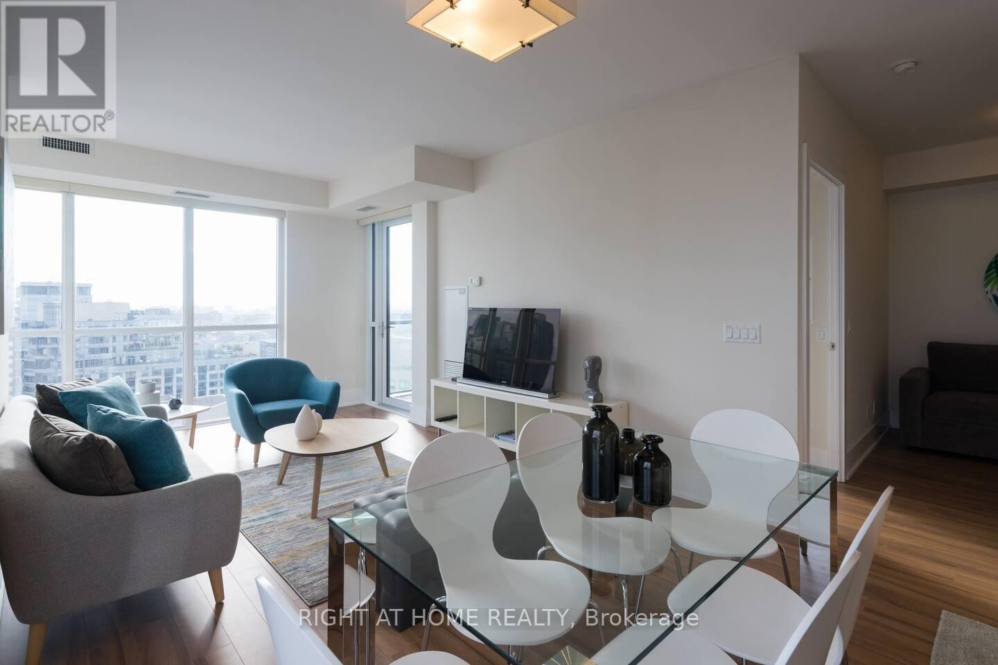 












2512 - 300 FRONT STREET W

,
Toronto (Waterfront Communities),




Ontario
M5V0E9

