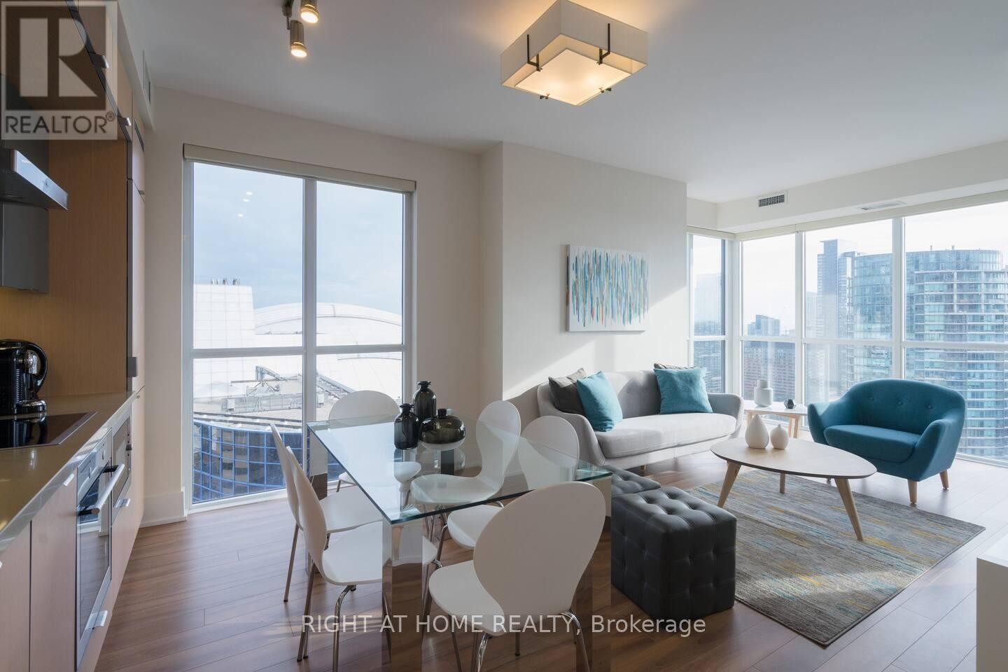 












2512 - 300 FRONT STREET W

,
Toronto (Waterfront Communities),




Ontario
M5V0E9


