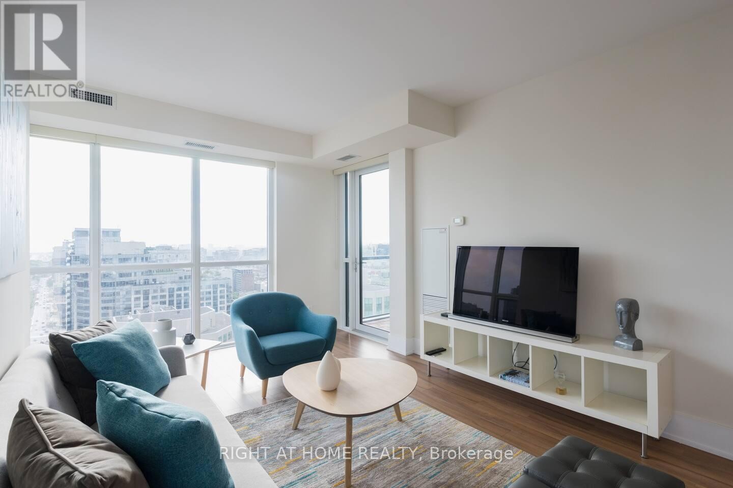 












2512 - 300 FRONT STREET W

,
Toronto (Waterfront Communities),




Ontario
M5V0E9

