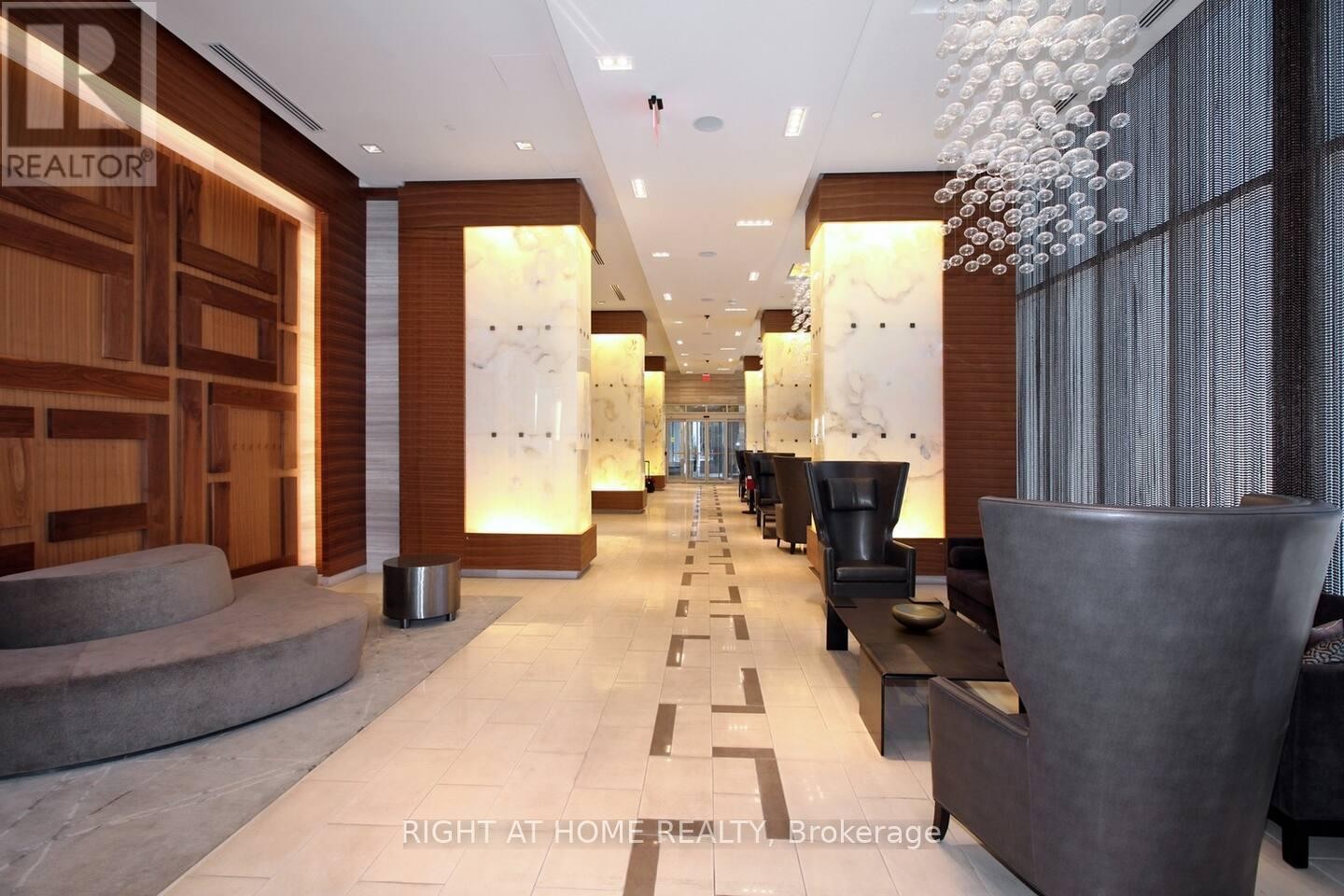 












2512 - 300 FRONT STREET W

,
Toronto (Waterfront Communities),




Ontario
M5V0E9


