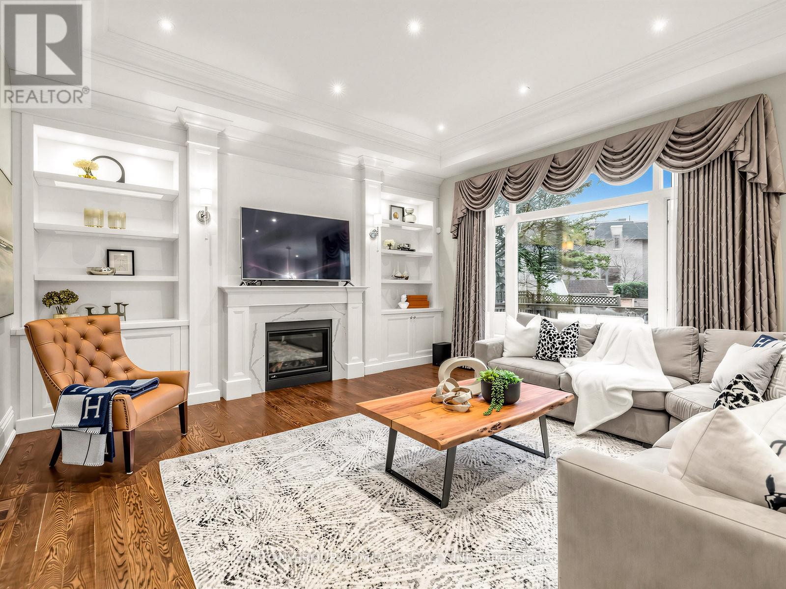 












5 LLOYDMINSTER CRESCENT

,
Toronto (Willowdale East),




Ontario
M2M2R9

