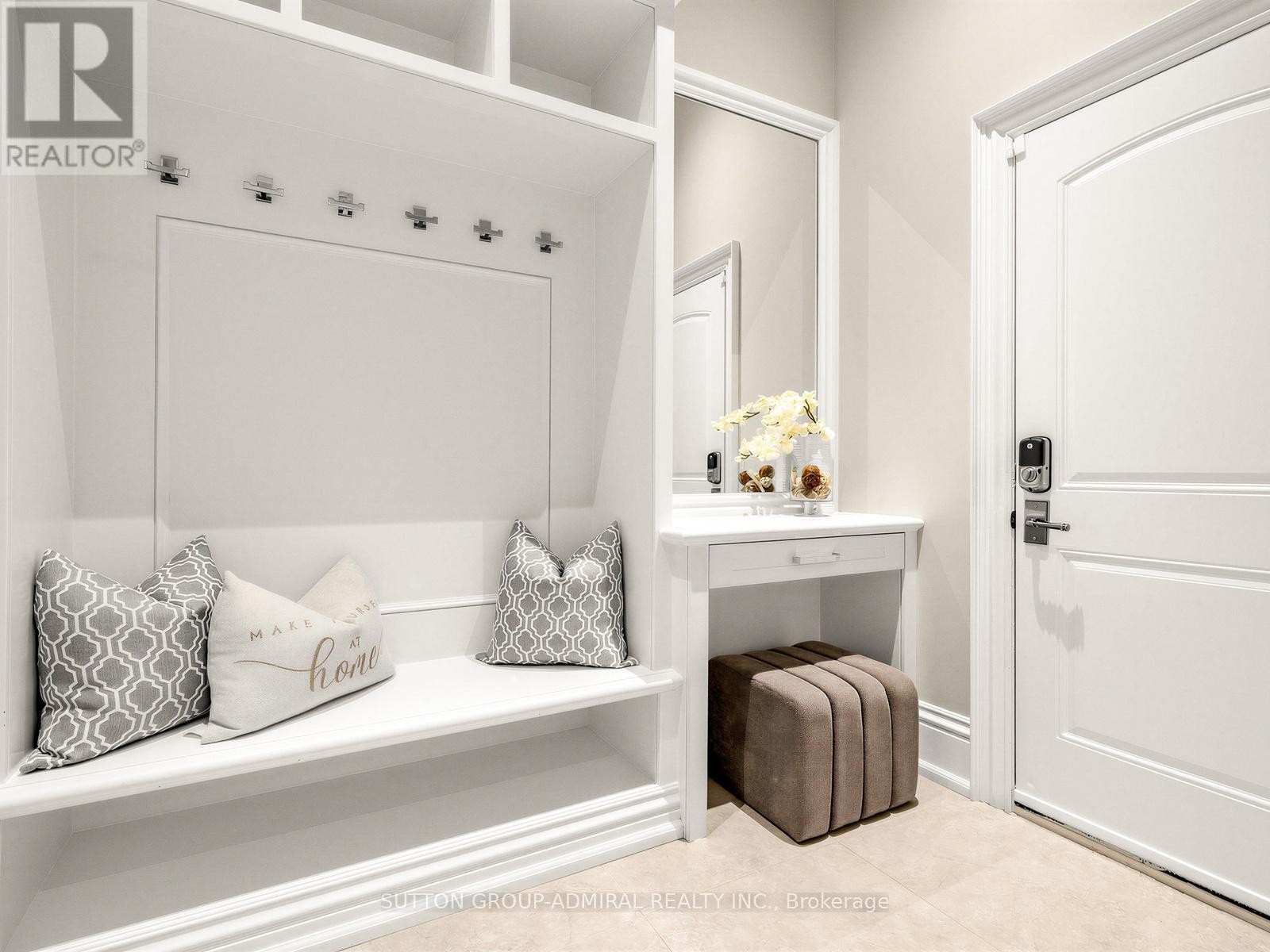 












5 LLOYDMINSTER CRESCENT

,
Toronto (Willowdale East),




Ontario
M2M2R9

