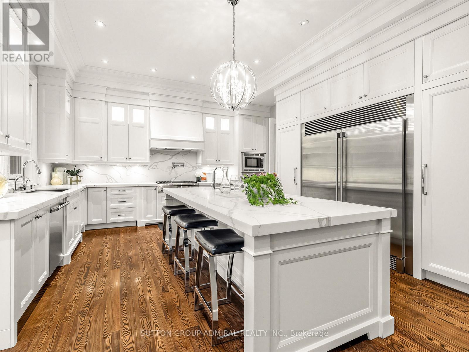 












5 LLOYDMINSTER CRESCENT

,
Toronto (Willowdale East),




Ontario
M2M2R9

