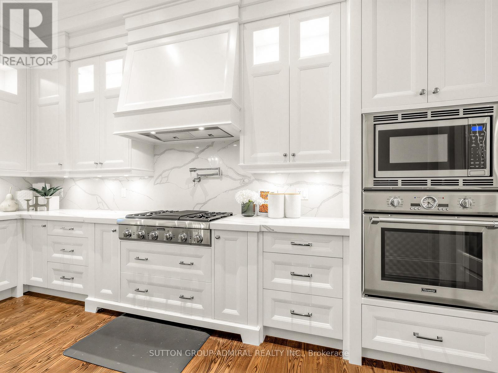 












5 LLOYDMINSTER CRESCENT

,
Toronto (Willowdale East),




Ontario
M2M2R9

