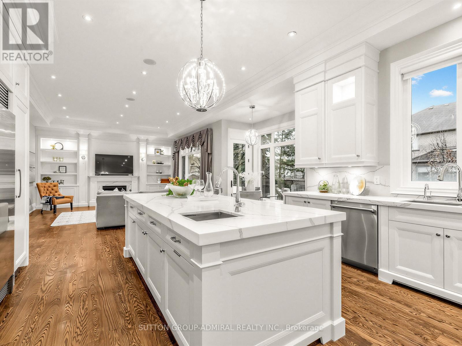 












5 LLOYDMINSTER CRESCENT

,
Toronto (Willowdale East),




Ontario
M2M2R9

