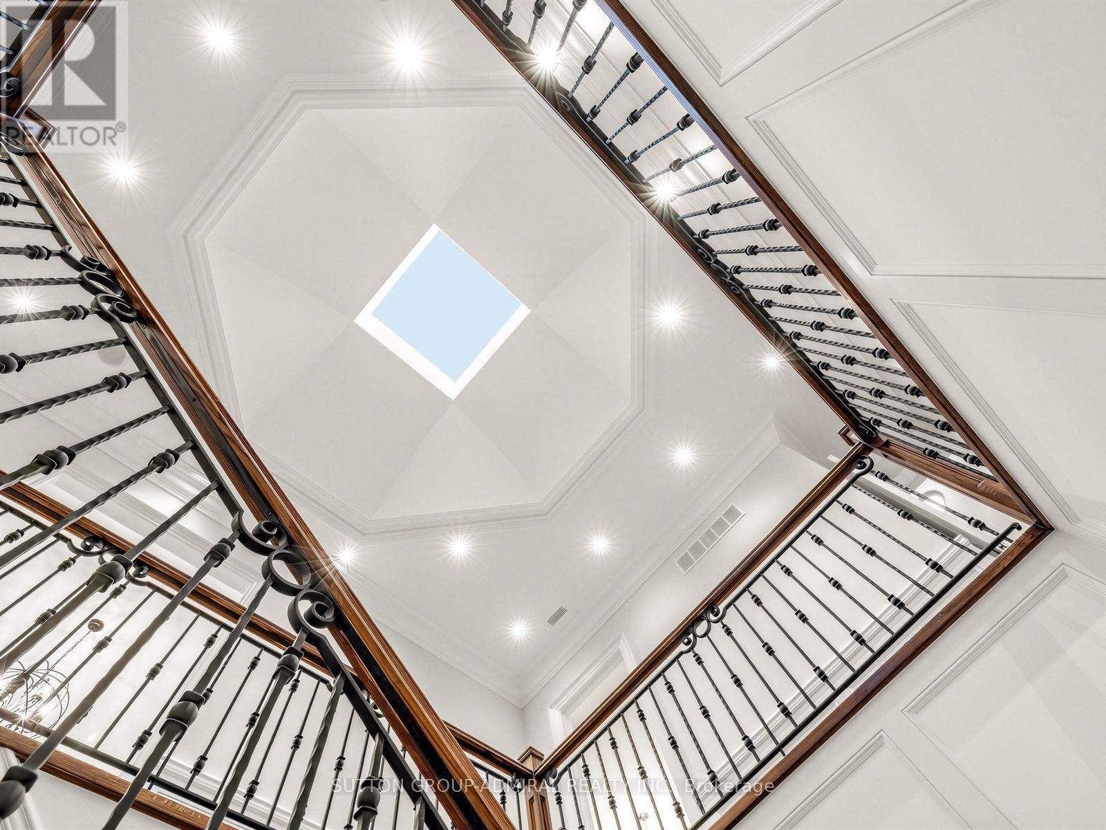 












5 LLOYDMINSTER CRESCENT

,
Toronto (Willowdale East),




Ontario
M2M2R9

