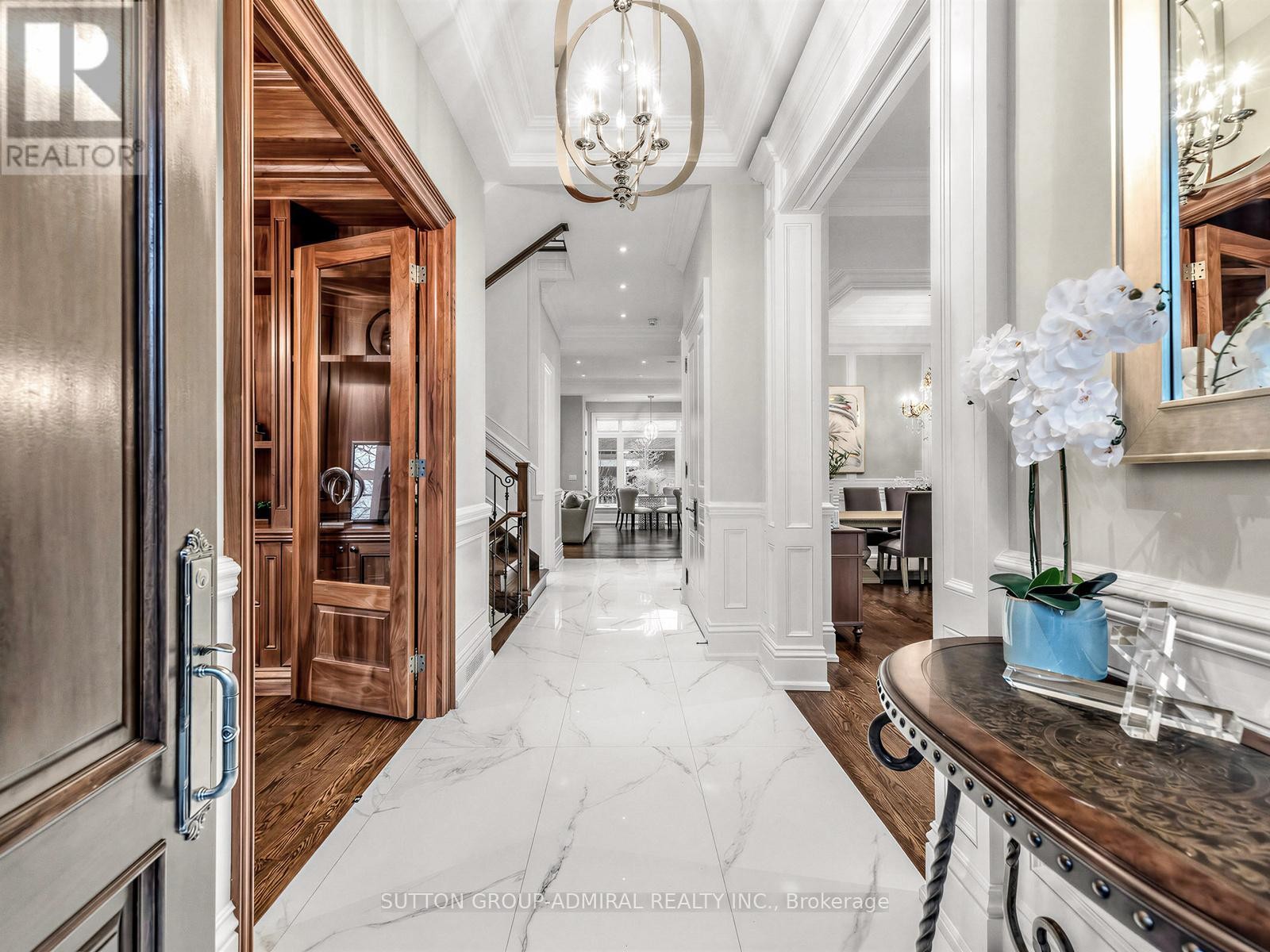 












5 LLOYDMINSTER CRESCENT

,
Toronto (Willowdale East),




Ontario
M2M2R9

