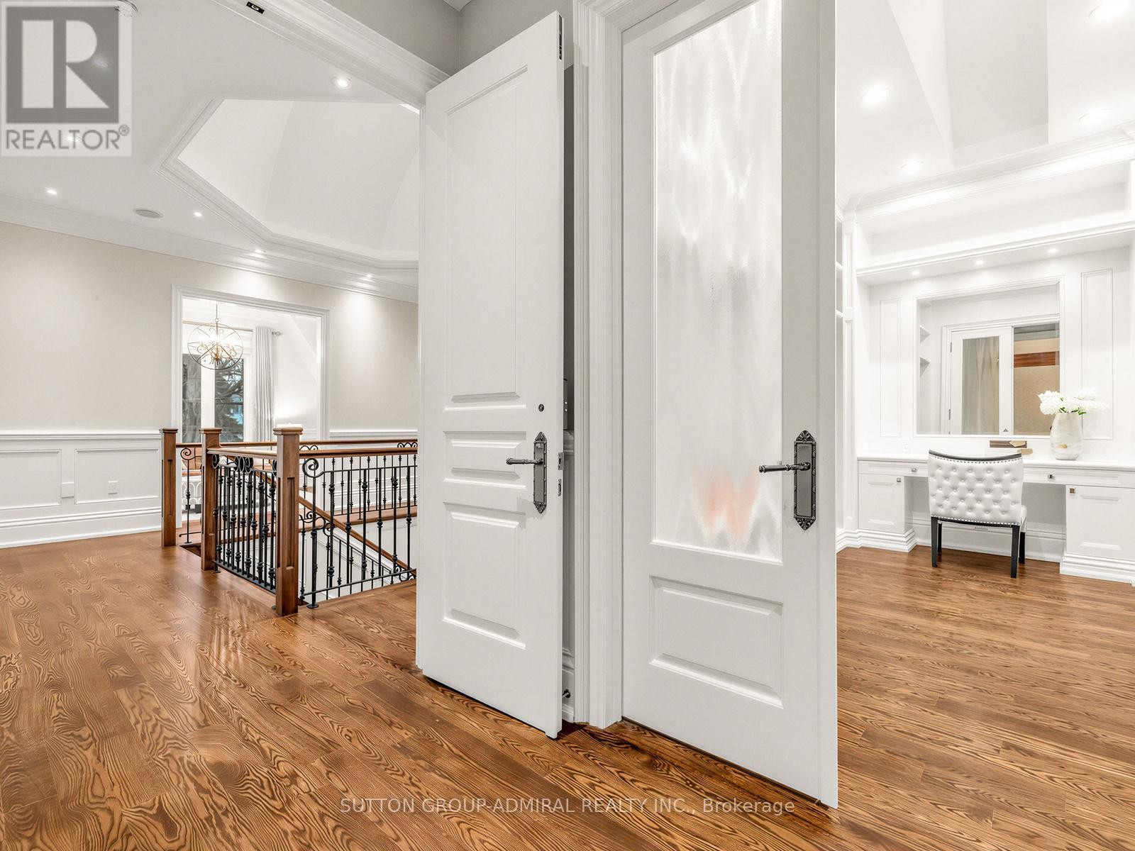 












5 LLOYDMINSTER CRESCENT

,
Toronto (Willowdale East),




Ontario
M2M2R9

