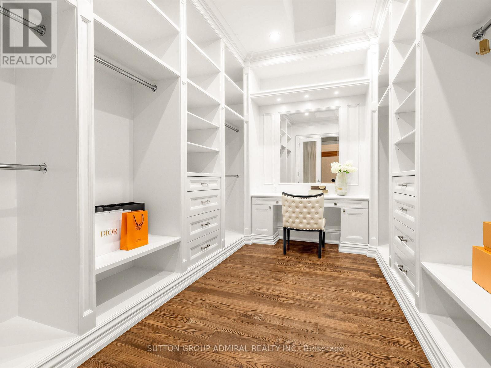 












5 LLOYDMINSTER CRESCENT

,
Toronto (Willowdale East),




Ontario
M2M2R9

