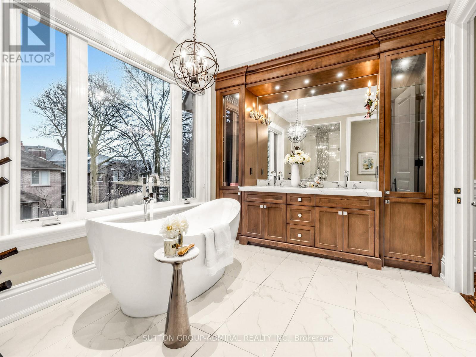 












5 LLOYDMINSTER CRESCENT

,
Toronto (Willowdale East),




Ontario
M2M2R9

