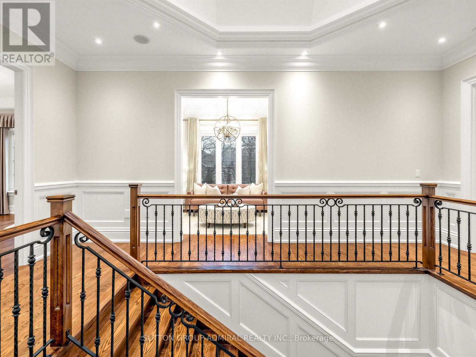 












5 LLOYDMINSTER CRESCENT

,
Toronto (Willowdale East),




Ontario
M2M2R9

