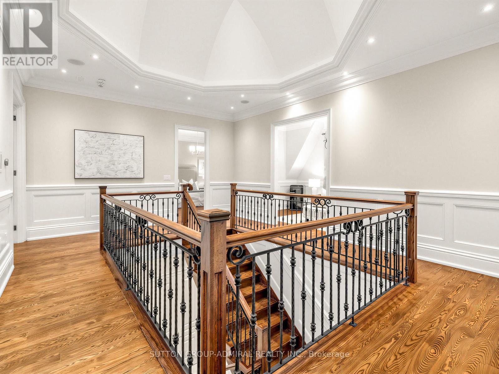 












5 LLOYDMINSTER CRESCENT

,
Toronto (Willowdale East),




Ontario
M2M2R9

