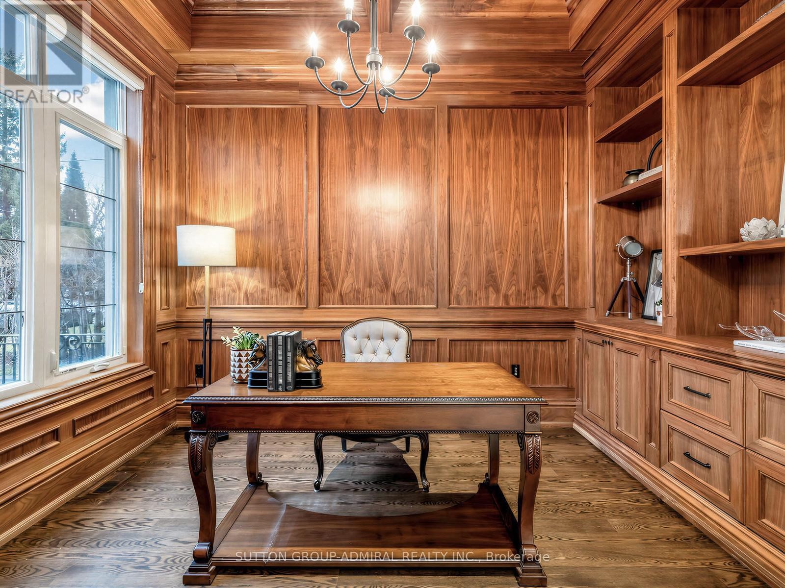 












5 LLOYDMINSTER CRESCENT

,
Toronto (Willowdale East),




Ontario
M2M2R9

