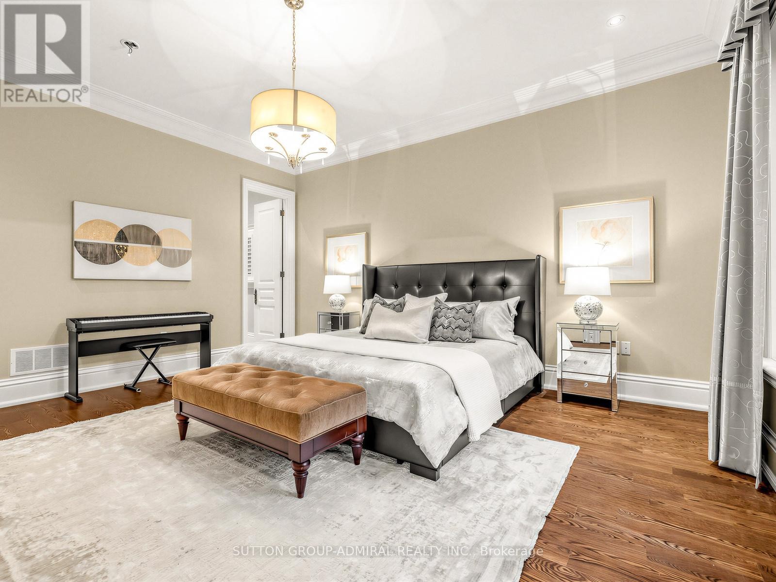 












5 LLOYDMINSTER CRESCENT

,
Toronto (Willowdale East),




Ontario
M2M2R9

