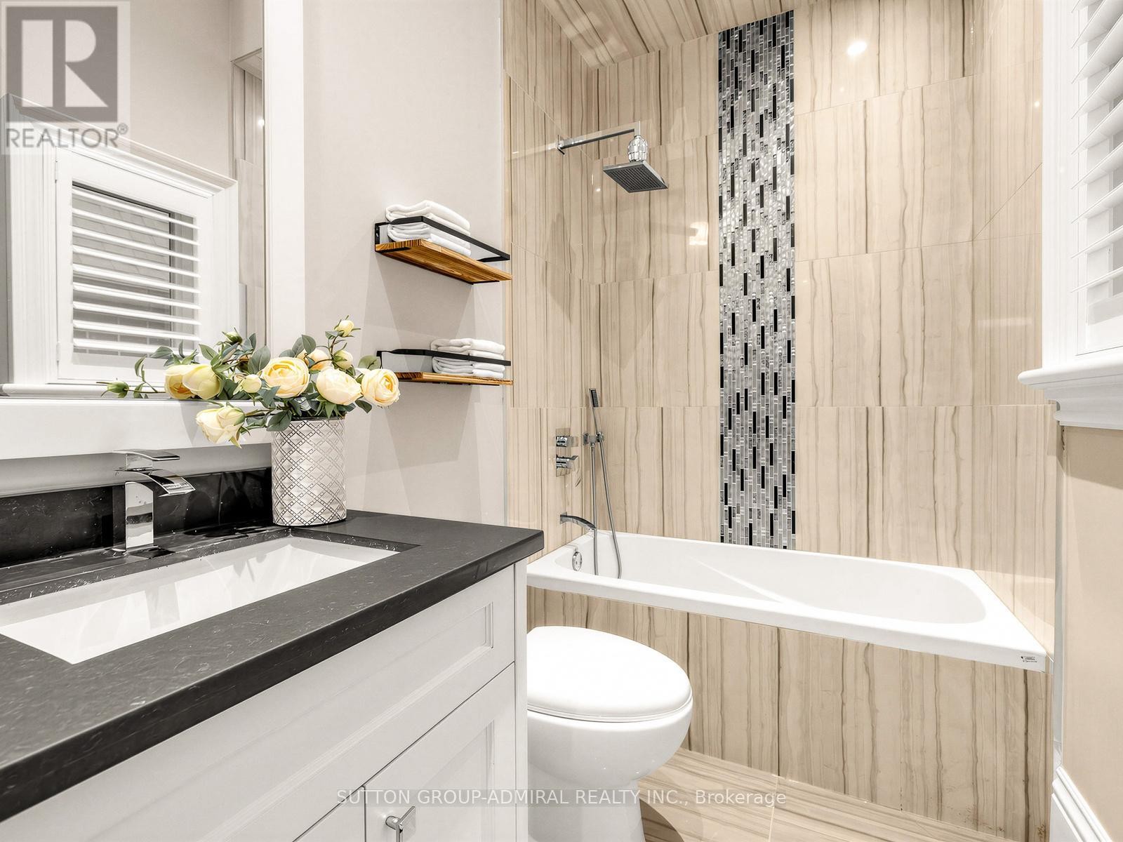 












5 LLOYDMINSTER CRESCENT

,
Toronto (Willowdale East),




Ontario
M2M2R9

