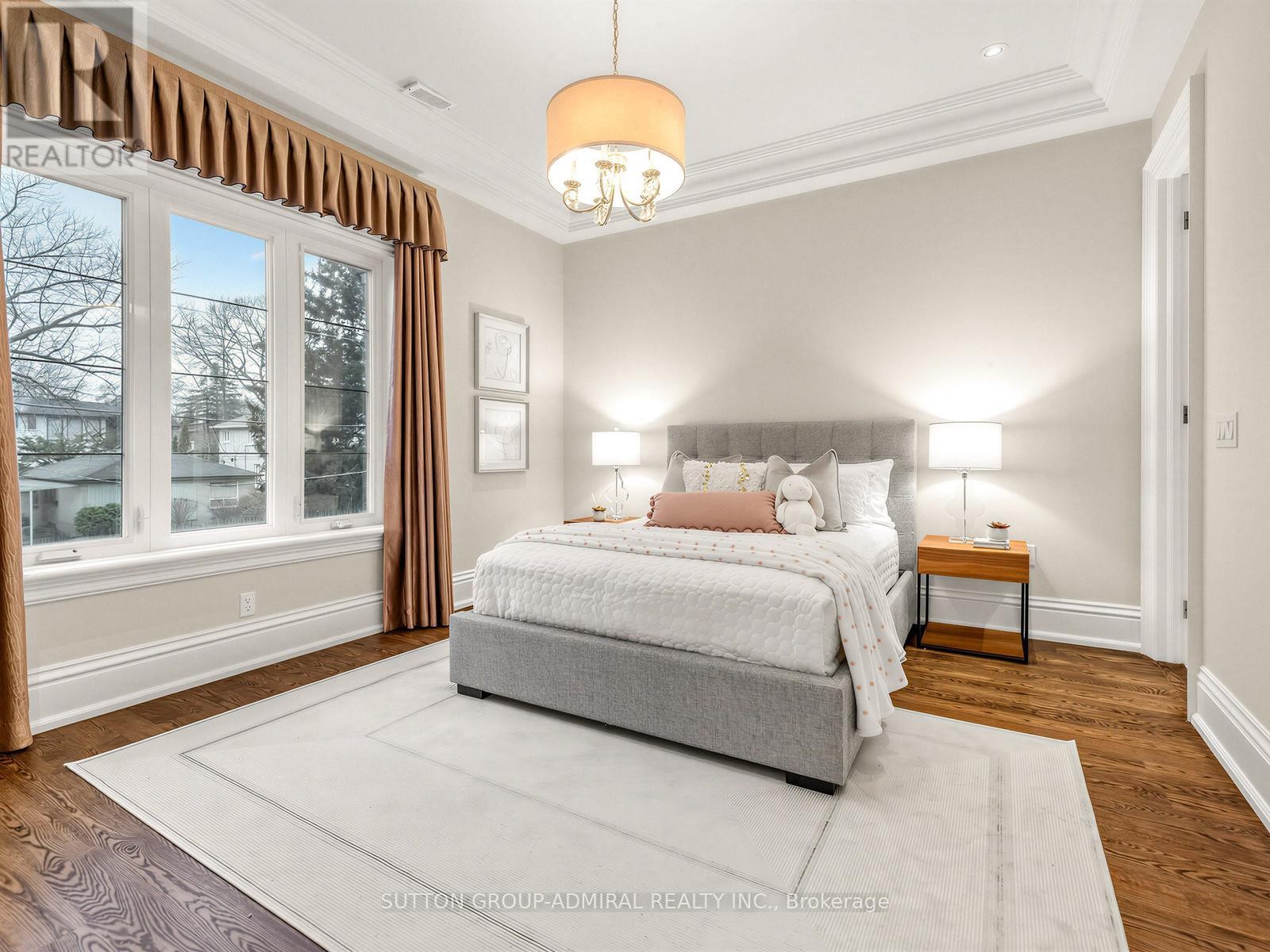 












5 LLOYDMINSTER CRESCENT

,
Toronto (Willowdale East),




Ontario
M2M2R9

