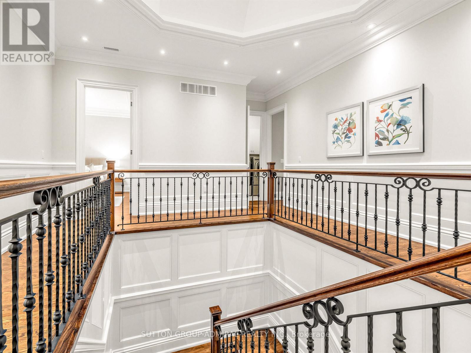 












5 LLOYDMINSTER CRESCENT

,
Toronto (Willowdale East),




Ontario
M2M2R9

