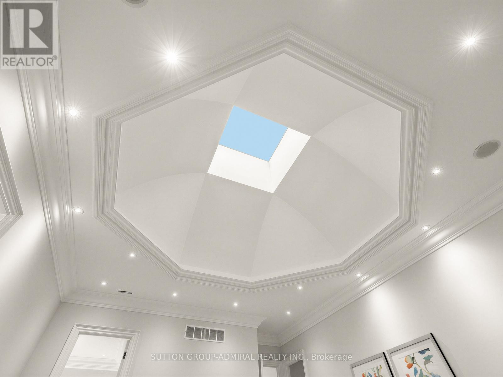 












5 LLOYDMINSTER CRESCENT

,
Toronto (Willowdale East),




Ontario
M2M2R9

