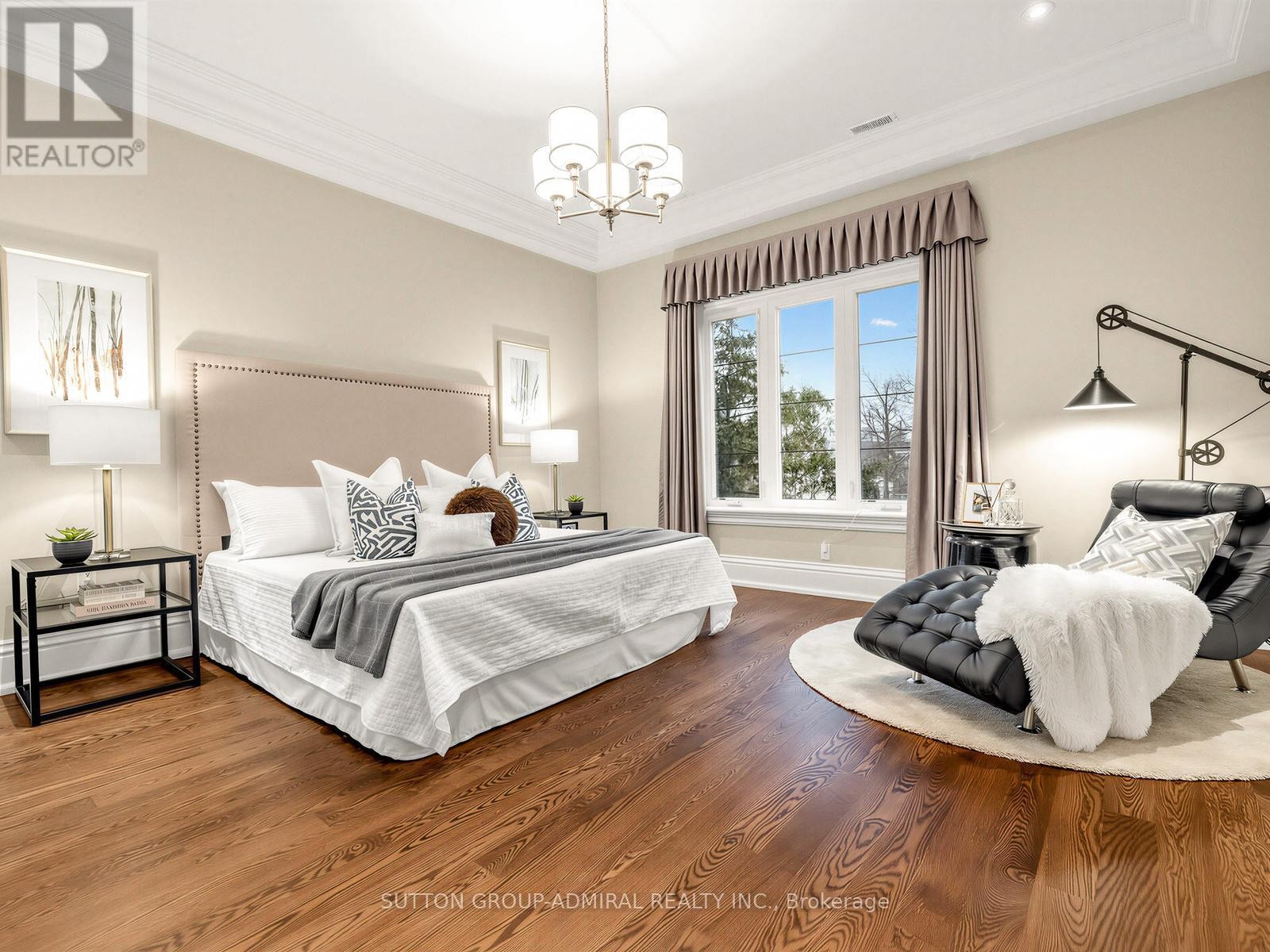 












5 LLOYDMINSTER CRESCENT

,
Toronto (Willowdale East),




Ontario
M2M2R9

