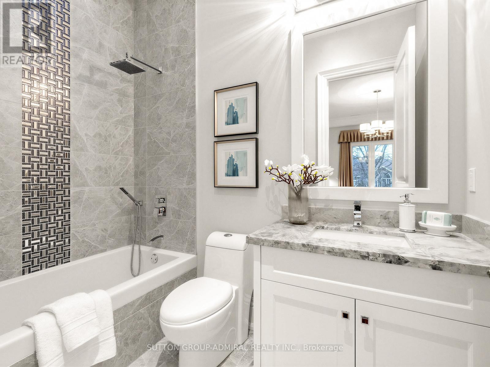 












5 LLOYDMINSTER CRESCENT

,
Toronto (Willowdale East),




Ontario
M2M2R9

